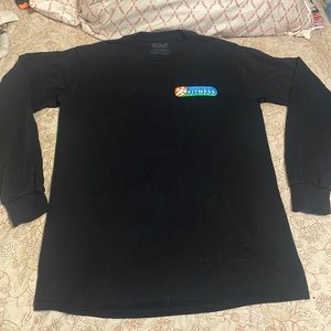 Unisex long sleeve shirt 🖤